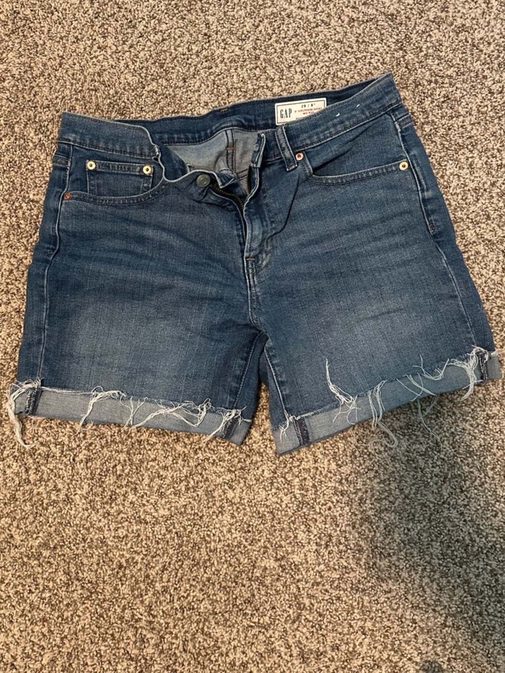 GAP 5” Mid Rise Girlfriend Shorts